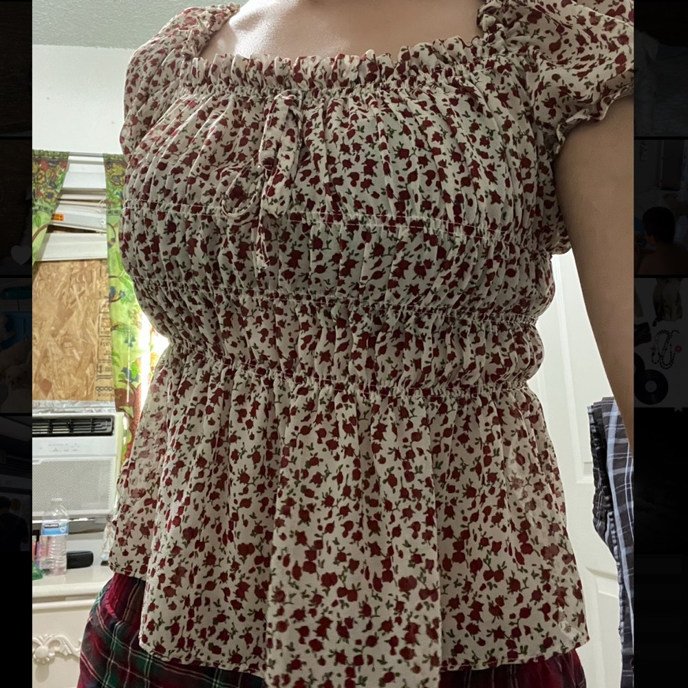 Cute floral print top